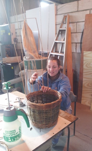 beginners basket weaving workshop at Ashmans farm Kelvedon Essex, willow
